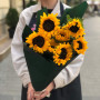Букет из 7 подсолнухов «Солнечная неделя»