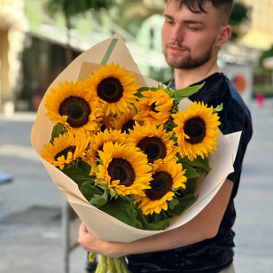 11 sunflowers in a bouquet «Sunny petal»
