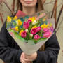 19 яскравих тюльпанів у букеті «Веселковий туман»