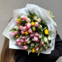 57 тюльпанів у букеті «Кольоровий мікс»
