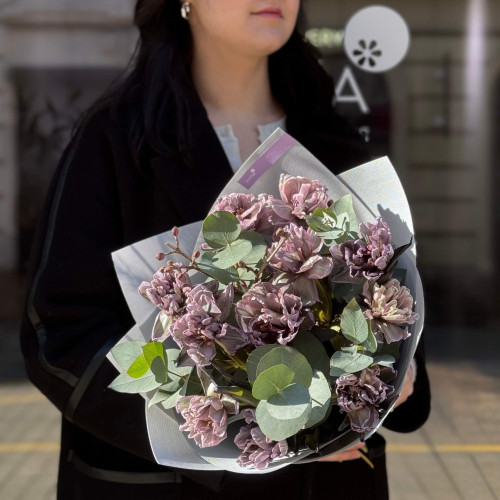 Містичний букет з розкішними тюльпанами Vip Roses «Зорі Поділля»