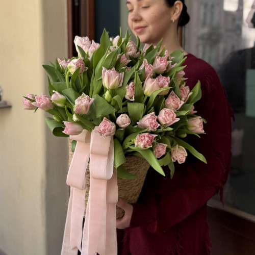 Розкішний кошик із 51 преміального тюльпану Dreamer «Весняна мрія»