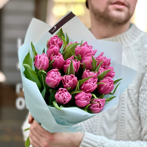 19 яскравих півонієвидних тюльпанів у букеті «Малинова карамелька»