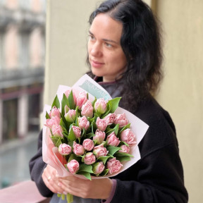 Солодкий букет із 25 піоновидних тюльпанів сорту Dreamer «На крилах кохання»