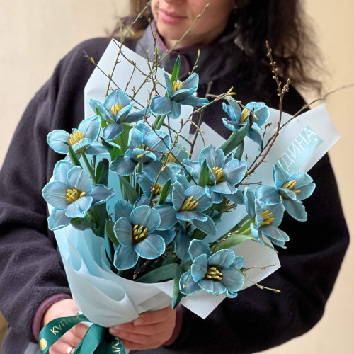 15 тюльпанів Royal Blue від плантації Vip Roses у букеті «Зачаровані хмаринки»