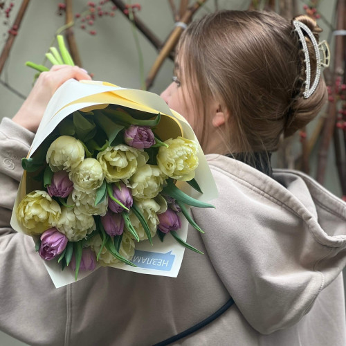 Букет із 17 піоновидних тюльпанів «Вершкова слива»