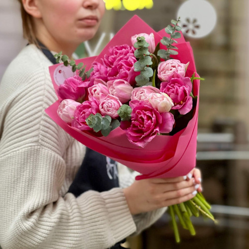 15 піоновидних тюльпанів у букеті «Весняна малинка»