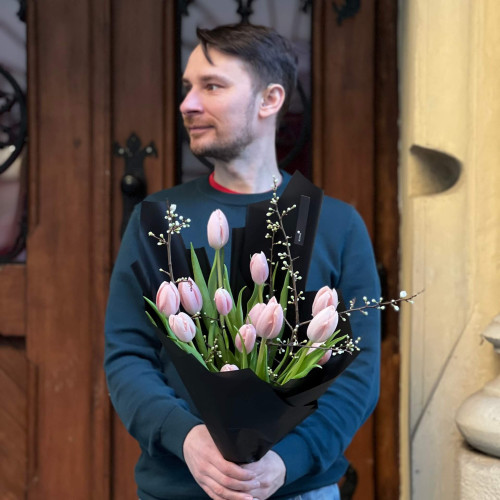 13 преміальних тюльпанів Thijs Boots у букеті «Весняний світанок»