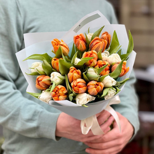 25 peony-shaped tulips in a bouquet «Light apricot»