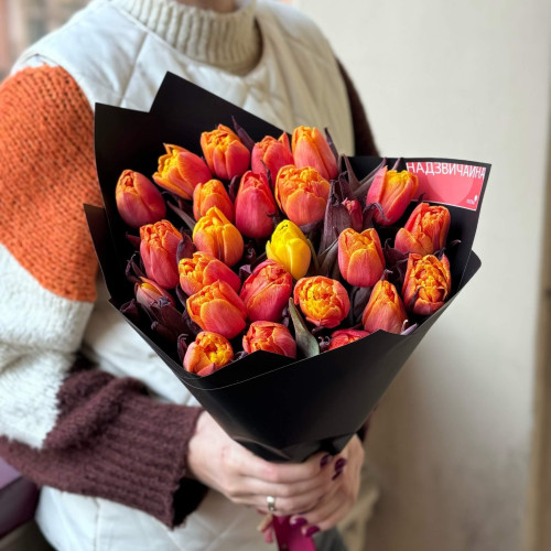 25 тюльпанів Vip Roses у букеті «Яскравий вогник»