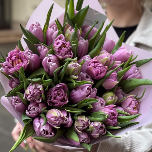 Mix of 39 peony shaped and classic tulips in a bouquet «Lilac Confiture»