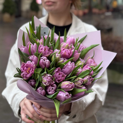 Mix of 39 peony shaped and classic tulips in a bouquet «Lilac Confiture»