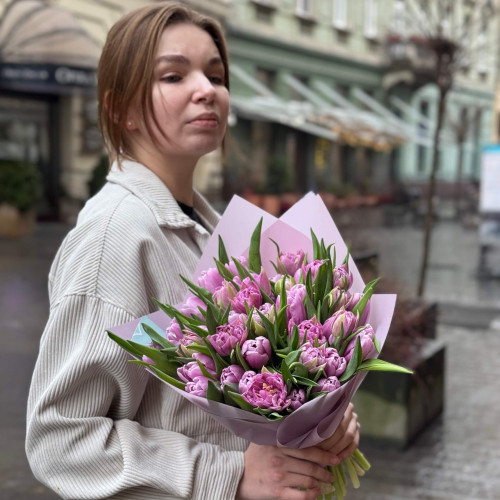 Mix of 39 peony shaped and classic tulips in a bouquet «Lilac Confiture»