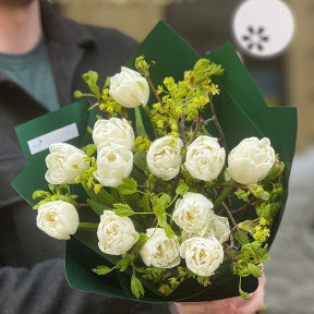 Весняний букет з тюльпанами «Квітневе мереживо»