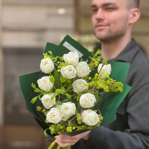 Весняний букет з тюльпанами «Квітневе мереживо»