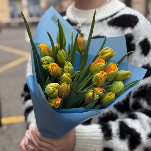 21 помаранчевий піоновидний тюльпан у букеті «Свіжі апельсинки»