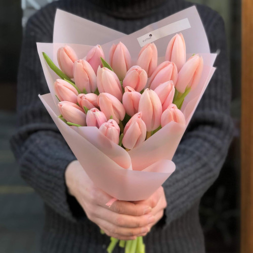 21 преміальний тюльпан Thijs Boots у букеті «Персиковий десерт»