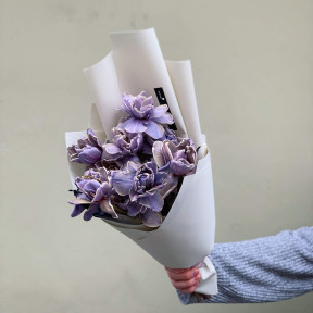 Букет з 11 тюльпанів «Незвична квітка»