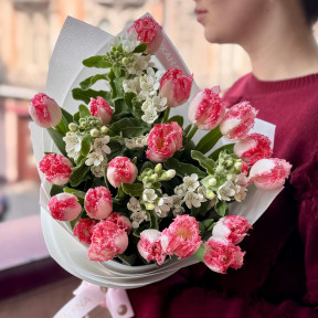 Яскравий букет з бахромчастого тюльпану «Рожеві кучері»