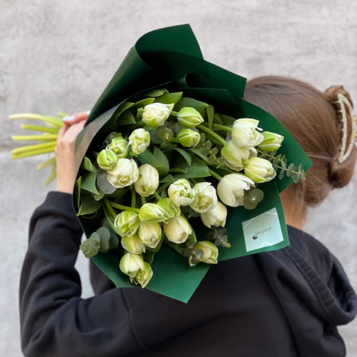 25 біло-зелених півонієвидних тюльпанів у букеті «Весняний смарагд»