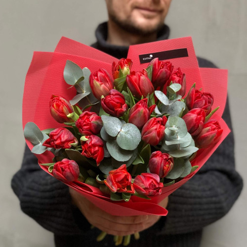 19 яскравих півонієвидних тюльпанів у букеті «Тюльпановий жар»