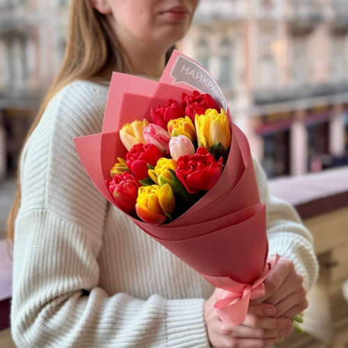 13 разноцветных пионовидных тюльпанов в букете «Красочные моменты»