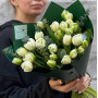 25 біло-зелених півонієвидних тюльпанів у букеті «Весняний смарагд»