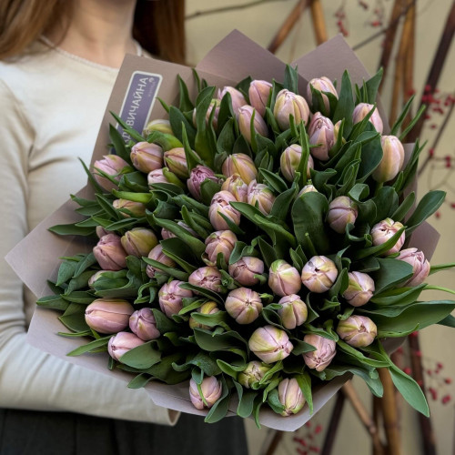 49 піоновидних тюльпанів Katinka у букеті «Лавандова весна»