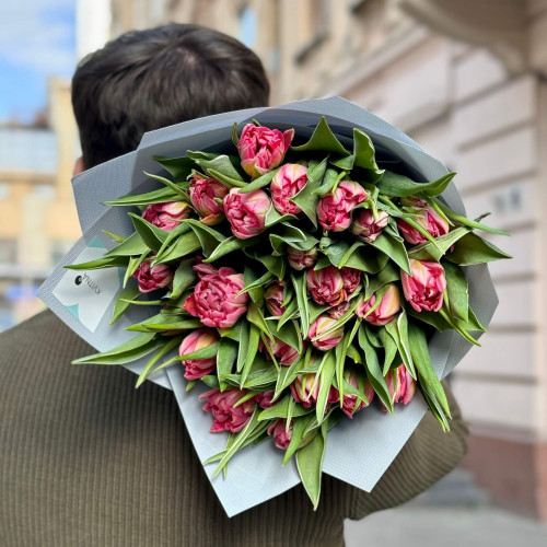 25 peony shaped tulips of Flash Point variety in a bouquet «Mottled Stars»