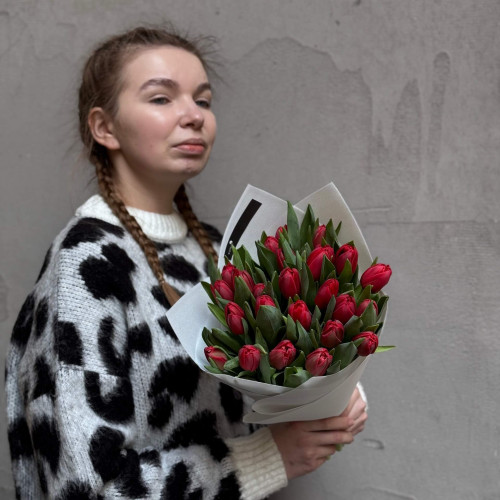 Страстный букет из пионовидных красных тюльпанов «Танго весны»