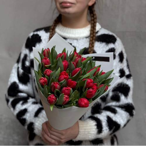 Страстный букет из пионовидных красных тюльпанов «Танго весны»