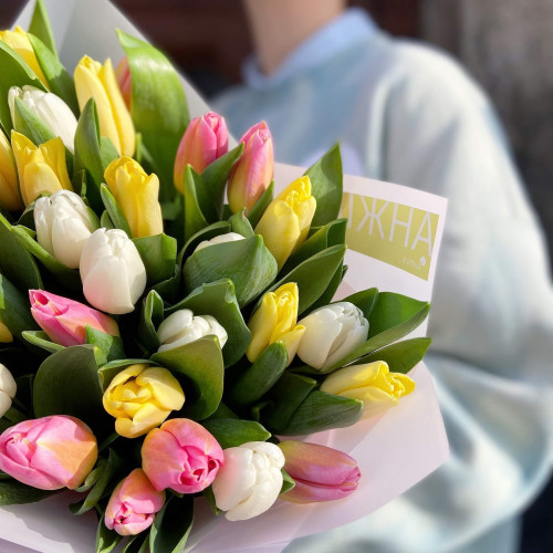 Весняний мікс з 35 різнобарвних тюльпанів
