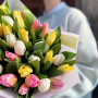 Весняний мікс з 35 різнобарвних тюльпанів