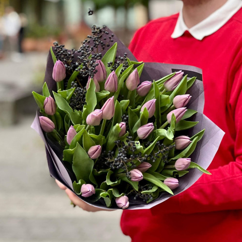 25 тюльпанів у букеті «Бузковий вечір»