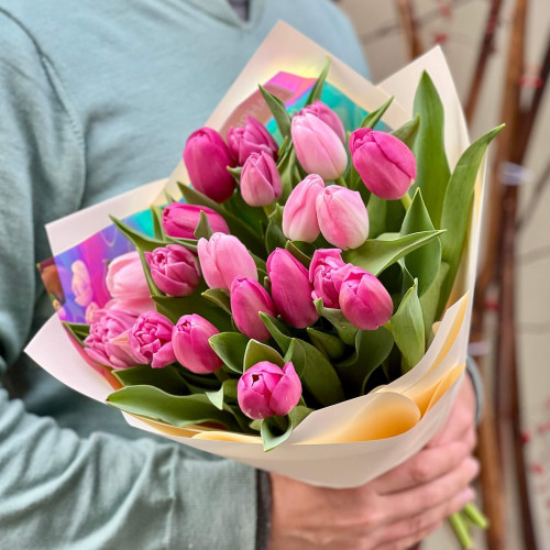 21 тюльпан у букеті «Романтичний комплімент»
