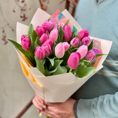 21 тюльпан у букеті «Романтичний комплімент»