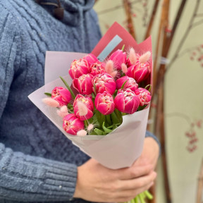 15 тюльпанів Columbus у букеті «Пухнасті зірочки»