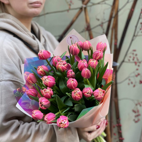 25 піоновидних тюльпанів Columbus у букеті «Чарівний тюльпан»