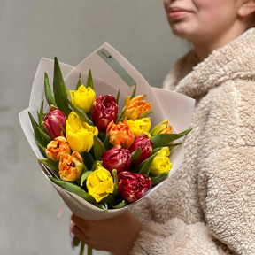 15 піоновидних тюльпанів у букеті «Палаючий світанок»
