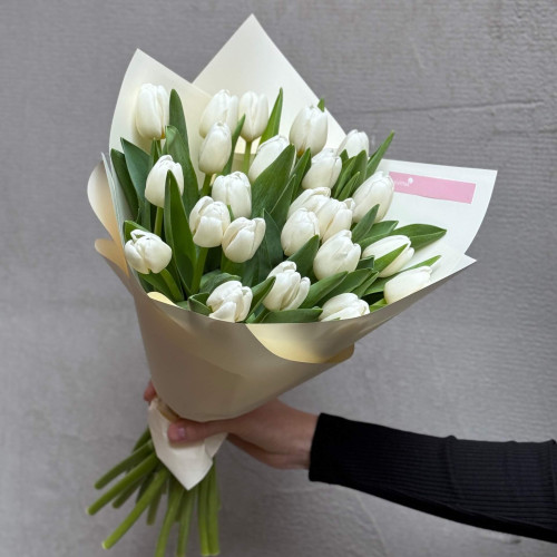 23 білих тюльпани у букеті «Біла вежа»
