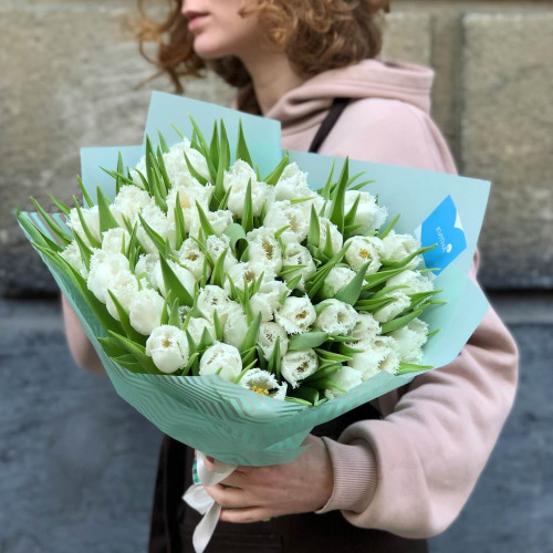 49 білих бахромчатих тюльпанів