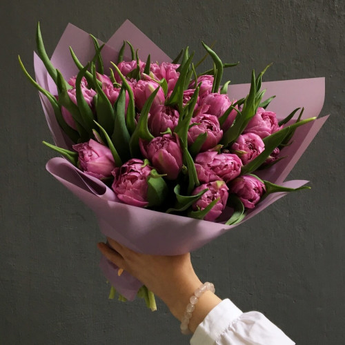 25 піоновидних лавандових тюльпанів