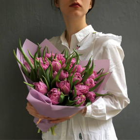 25 піоновидних лавандових тюльпанів