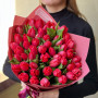 Соковитий букет з 51 червоного тюльпана «Солодкі поцілунки»