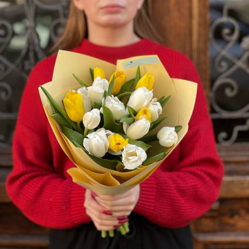 17 тюльпанів у букеті «Сонячна прохолода»