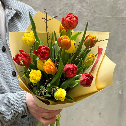 15 тюльпанів у букеті «Вогник у очах»