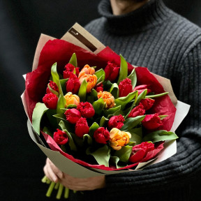 23 тюльпани у букеті «Вогняні апельсинки»