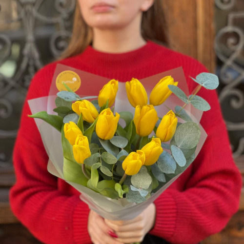 Сонячний букет з тюльпанами та евкаліптом «Лимонно-мʼятний»
