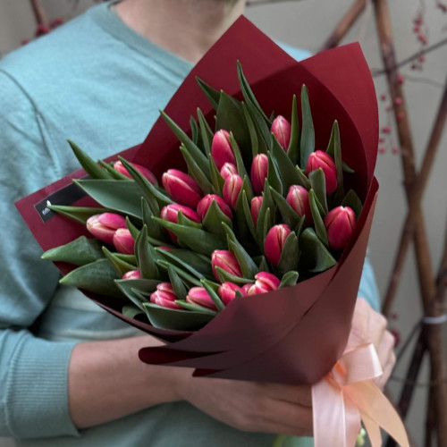 Яскравий букет із хрумких тюльпанів «Дивна мрія»