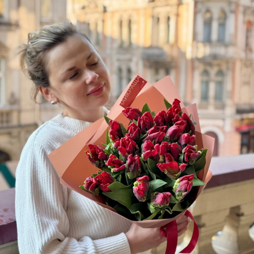 Букет із 25 тюльпанів Parrot «Червоні папужки»